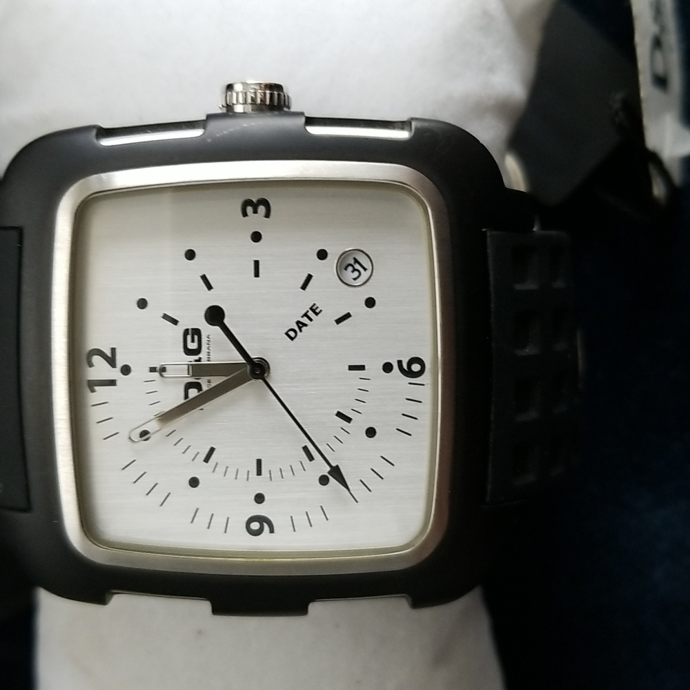 Dolce and Gabbana men watch.  New and excellent condition.  Comes in a box. - Picture 2 of 4